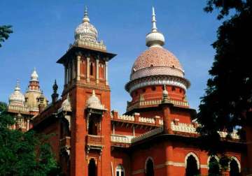 madras high court asks cmda to take action against illegal structures