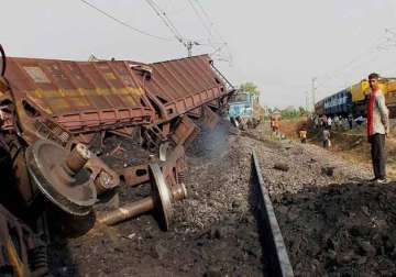 jharkhand goods train derails in latehar