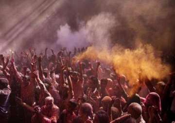 one dead 12 injured during holi clash in bihar