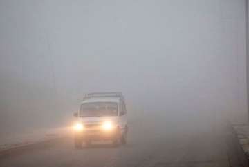 freezing cold dense fog affects life in srinagar