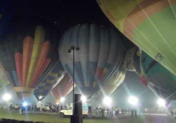 hot air ballooning adds new perspective to taj viewing