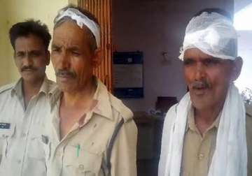 woman inspector attacked by sand mafia in mp home guards injured