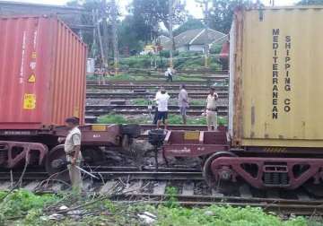 goods train derails near nashik