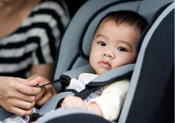 fasten your child with seat belts while traveling in a car experts