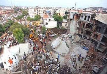 one dead 7 injured in ghaziabad building collapse