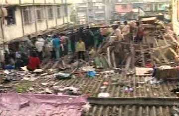 mumbai 6 year old dies in kurla building collapse