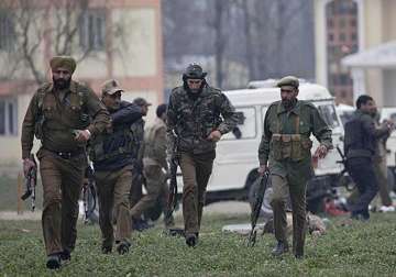 militants attack police officer s house in kashmir