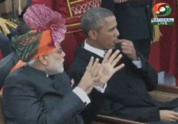 obama in india us president spotted chewing gum during republic day parade