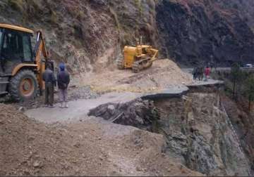 jk highway closed passengers escape unhurt in landslides