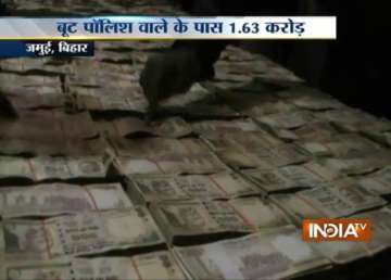 police recovers rs 1.63 crore bank money from cobbler in jamui