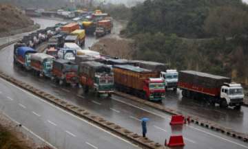 jammu srinagar national highway remains closed for traffic