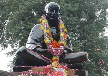 nation pays homage to mahatma gandhi on 146th birth anniversary