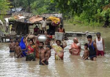 five injured in bihar as flood victims attack on block office