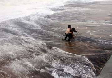 cyclone hudhud claims 21 lives in andhra