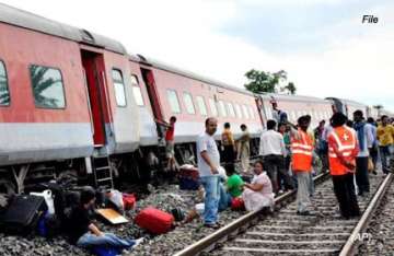 rajdhani derails near kolkata all passengers safe