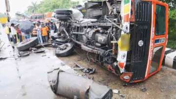 truck overturns in kanpur 10 dead