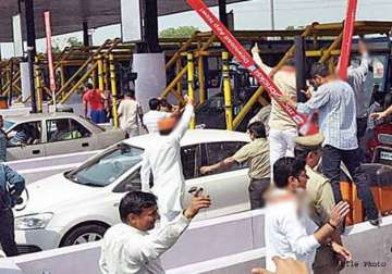 protest against noida toll tax traffic hit