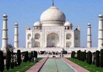 japanese tourist dead after falling from stairs at taj mahal