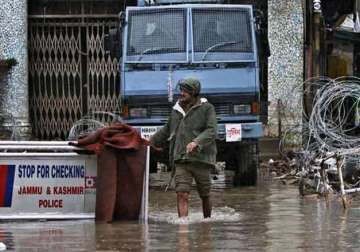 flood threat recedes in jammu and kashmir jhelum flowing below danger mark