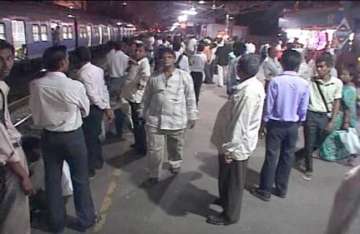 cases against mumbai rly motormen to be withdrawn govt