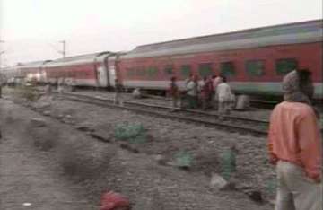 blast derails rajdhani coaches passengers safe