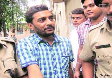 cbi arrests aide of saradha group chief sudipto sen