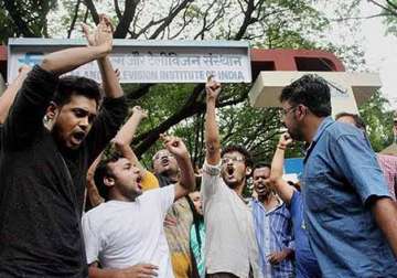3 member panel likely to submit report on ftii today