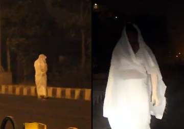 video delhiwalas claim to have spotted white saree ghost on delhi roads