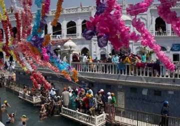600 indian sikh devotees reach pakistan for jor mela