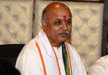 praveen togadia warns beef eaters of backlash