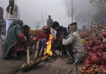 fog disrupts train services sikar shivers at 2.5 deg c