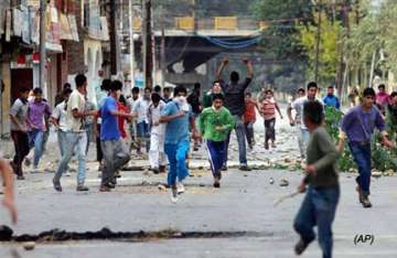 2 killed 25 injured in kashmir violence