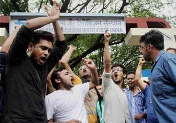 ftii students ready for talks without preconditions