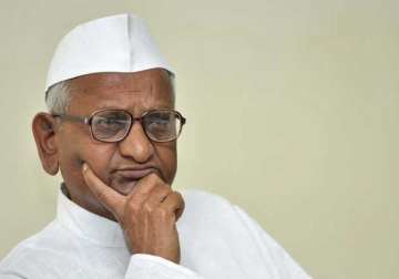 anna hazare wants open debate with pm modi on land bill