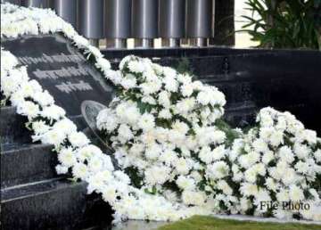 floral tributes paid to 26/11 mumbai attack martyrs