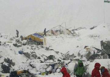 iaf rescues 16 mountaineers from pune stranded on mt everest