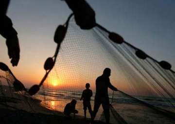 six indian fishermen arrested by sri lankan navy