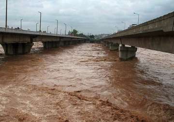 flood alert in kashmir jhelum crosses danger mark
