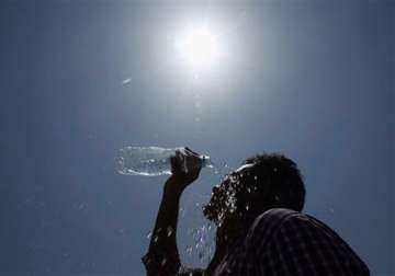 sizzling heat wave continues 207 more die to take toll to 757