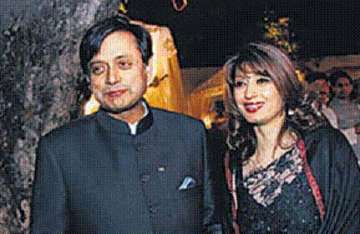 tharoor to wed kashmiri beautician