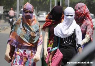 heat wave sweeps telangana 21 dead