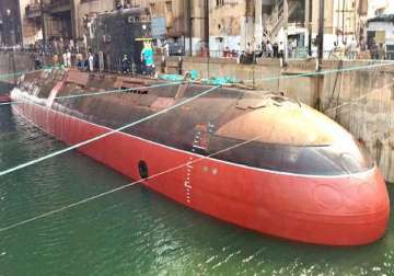 cag raps def min navy for mishandling submarine refit