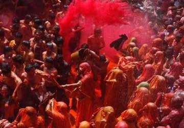 people celebrate holi with full fervour in bihar