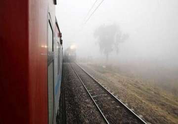 fog delays more than 50 trains in delhi