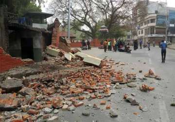 17 dead 48 injured in earthquake in bihar