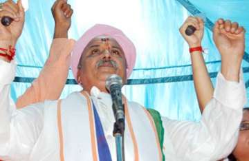 togadia vows not to cede an inch of jagannath s land for vedanta