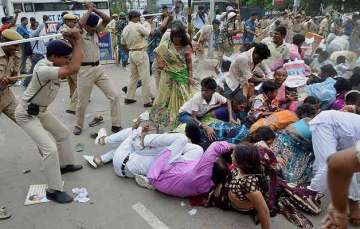 50 injured as police lathicharge nishad adhikar march in patna