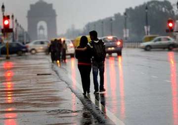 met department predicts light rainfall in delhi