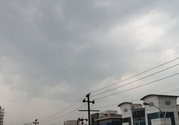 cloudy friday in delhi rain likely