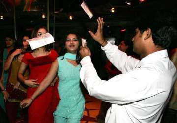 dance bars in maharashtra to reopen as sc stays ban